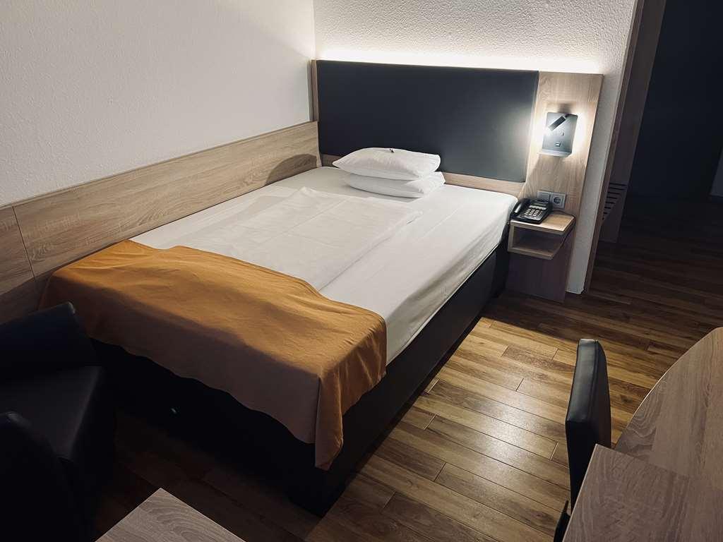 Arvena Messe Hotel Nuremberg Room photo
